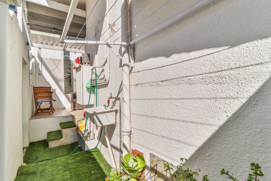 To Let 3 Bedroom Property for Rent in Green Point Western Cape